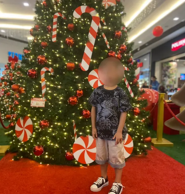 Papai Noel se recusa a abraçar criança autismo em GO e shopping