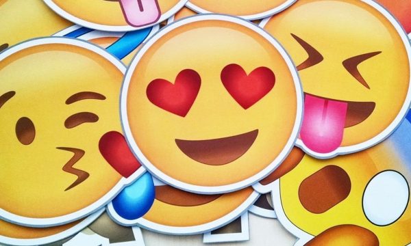 Apple anuncia lançamento de emojis com vários tipos e novos tons de cabelo; vem ver!