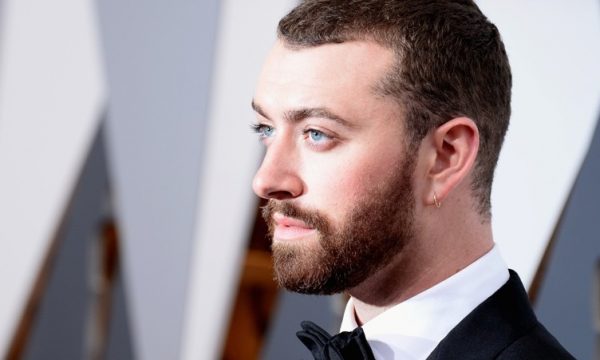 Em hotel no Brasil, Sam Smith curte “Dia Pelado” e escreve mensagem inspiradora sobre autoaceitação