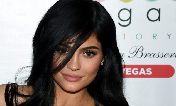 Kylie Jenner revela se terá mais filhos em breve e defende título de bilionária ‘self-made’: ‘Nenhum centavo meu é herdado’