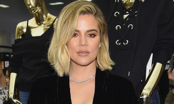 Khloé Kardashian rebate seguidores que criticaram excesso de photoshop em suas fotos: “Vocês estão se superando””