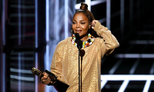 Janet Jackson se abre sobre ‘intensa’ luta contra a depressão e revela ‘onde’ encontrou a felicidade