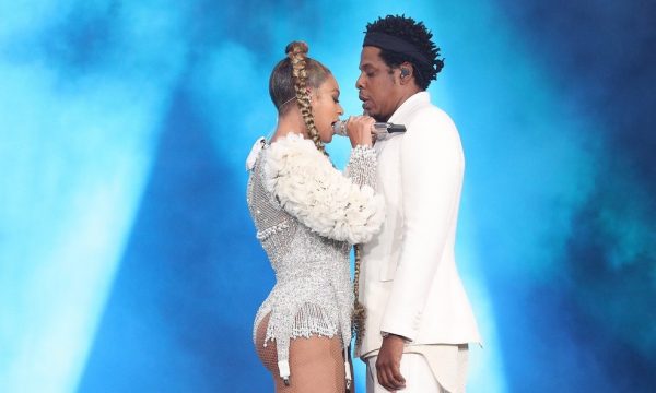 Vídeo: Beyoncé brinca com invasão de palco na ‘On The Run II’ em saída hilária! Vem ver!