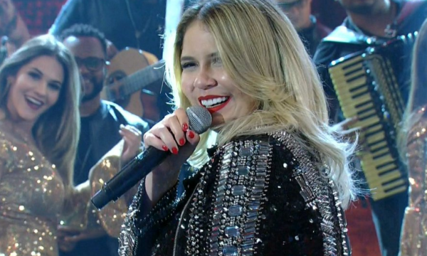 Marília Mendonça brinca com novo visual e tem “segredo” revelado por Maiara e Maraisa; assista!