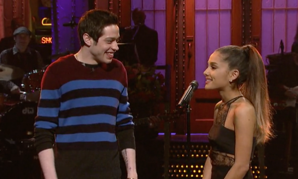 Pete Davidson faz brincadeira polêmica sobre a noiva Ariana Grande: “Troquei anticoncepcionais por balas”