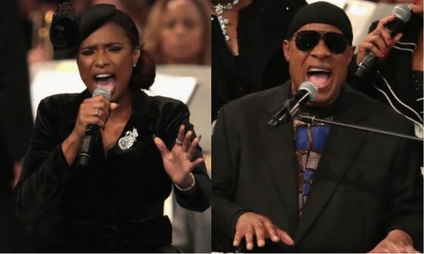 Jennifer Hudson e Stevie Wonder fazem homenagem a Aretha Franklin em funeral; assista!