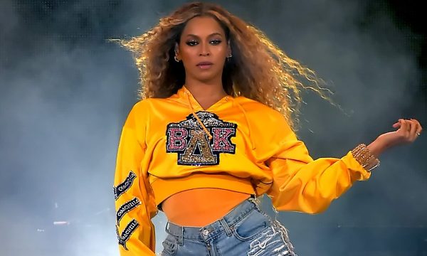 Fofura! Beyoncé mostra os gêmeos Rumi e Sir Carter em fotos de viagem à Índia; confira!