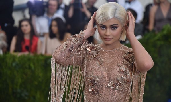 Kylie Jenner compartilha lições de beleza que pretende passar para Stormi