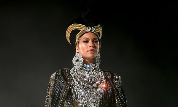 Beyoncé bruxa?! Ex-baterista acusa cantora de magia negra na justiça, diz site