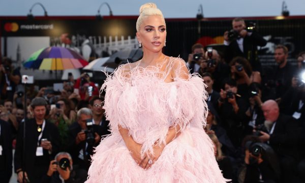 Vídeo: Lady Gaga revela seu look favorito da carreira e dá declaração inspiradora sobre feminismo