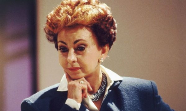 Cássia Kis revela que chegou a esquecer que mataria Odete Roitman em ‘Vale Tudo’ e presta homenagem a Beatriz Segall