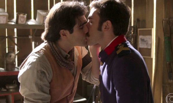 “Orgulho e Paixão” tem primeiro beijo gay em novelas das seis, da Globo, e internautas comemoram!