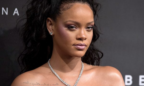 Mansão de Rihanna é invadida (pela segunda vez neste ano) e roubada, diz TMZ