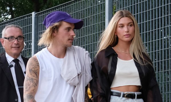 Justin Bieber e Hailey Baldwin confirmam a fã que estão mesmo casados, diz revista