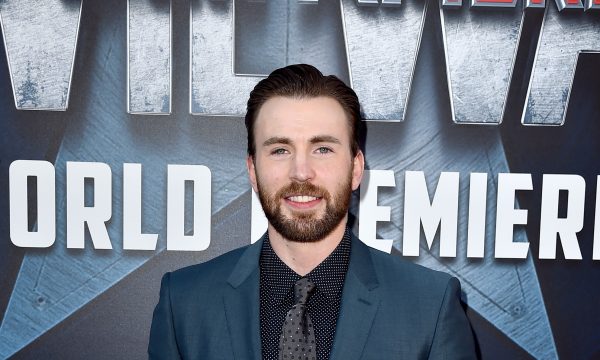 Chris Evans anuncia fim de sua participação em ‘Vingadores 4’ e dá adeus a Capitão América: “Eternamente grato”