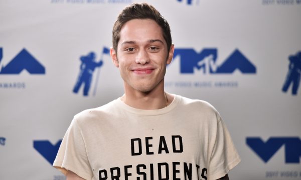 Pete Davidson diz sofrer bullying após término com Ariana Grande e publica desabafo sobre pensamentos suicidas