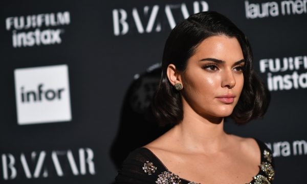 Após foto de Kendall Jenner com cabelo afro, revista Vogue é acusada de apropriação cultural