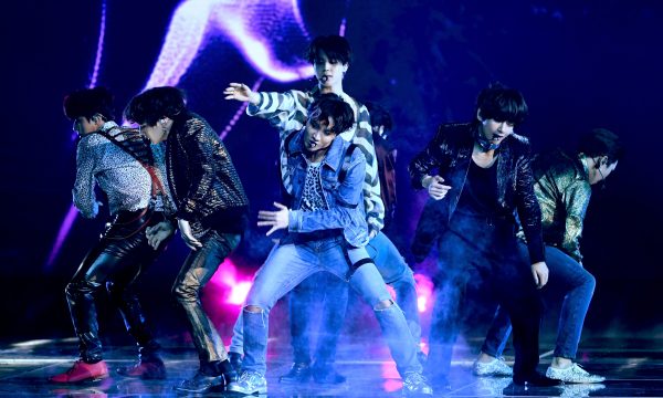 BTS lança primeira música em inglês em parceria com Steve Aoki; Ouça ‘Waste It On Me’