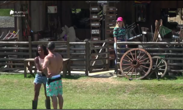 A Fazenda 10: Nadja começa dia brigando com Luane e Leo e promete se vingar do casal