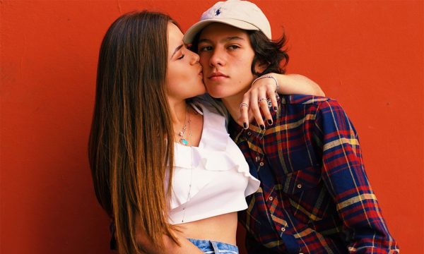 Maisa faz make bapho no namorado e revela aptidão dele em ‘maquiá-la’: ‘Masculinidade frágil não é pra mim!’