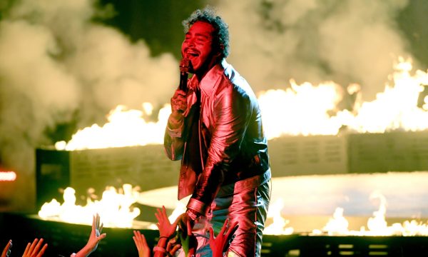 AMA 2018: Post Malone chama o Ty Dolla $ign para cantar medley de hits e faz o palco pegar fogo