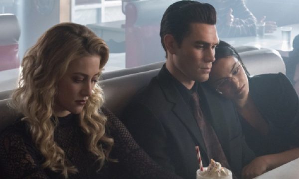 ‘Riverdale’: Divulgadas primeiras imagens do elenco no episódio flashback da 3ª temporada