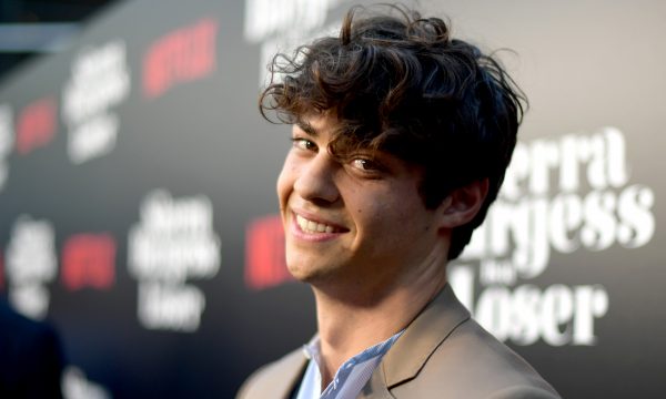 Noah Centineo vive versão hilária de ‘Para Todos Os Garotos Que Já Amei’ com James Corden; assista