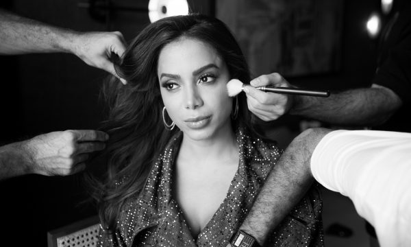 Anitta arrasa em primeira performance ao vivo de ‘Veneno’ e explica ‘dupla interpretação’ do hit; vem ver!