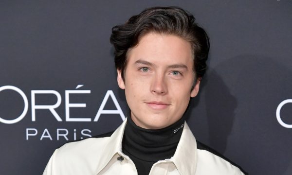Cole Sprouse revela que tinha crush em colega de ‘Friends’ quando era criança; saiba quem!