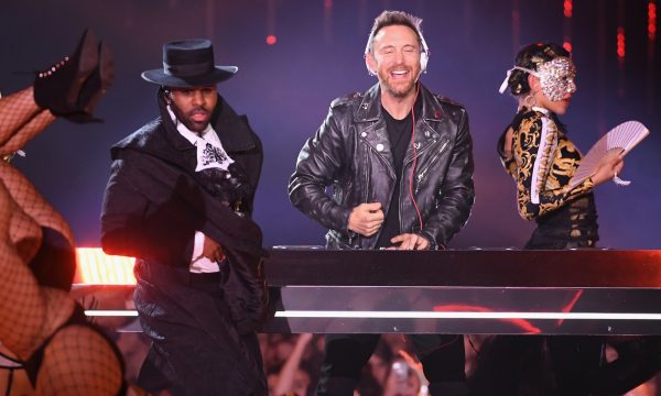 ‘MTV EMA 2018’: David Guetta, Nicki Minaj e Jason Derulo fazem apresentação impactante de “Goodbye”; assista!