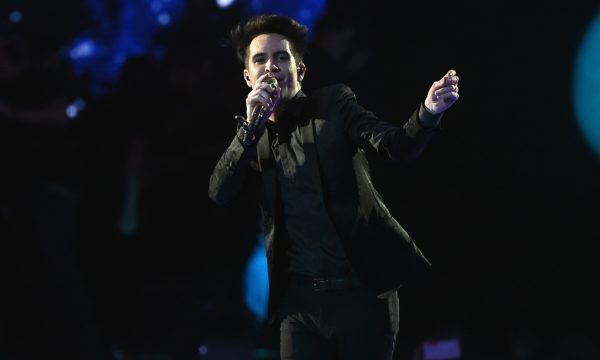 ‘MTV EMA 2018’: Panic! At The Disco apresenta hit ‘High Hopes’ e faz performance estrelada; assista