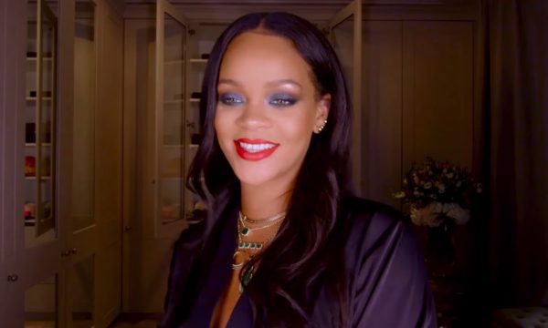 Rihanna ensina a fazer maquiagem do clipe de “Wild Thoughts” em novo tutorial; vem assistir