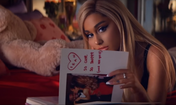 Ariana Grande revela detalhes de versões ‘reserva’ de ‘thank u, next’ e conta reação maravilhosa da mãe ao ouvir o hit