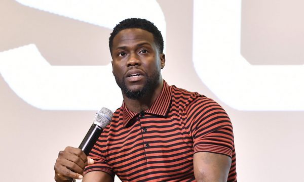 Kevin Hart se defende após ser acusado de mentir sobre suposto pedido de desculpa por tweets homofóbicos