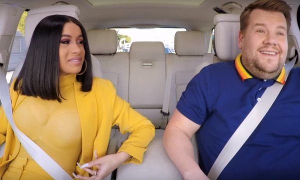 Cardi B canta hits, tem aula de direção desastrosa e dança com idosos no “Carpool Karaoke”; assista!