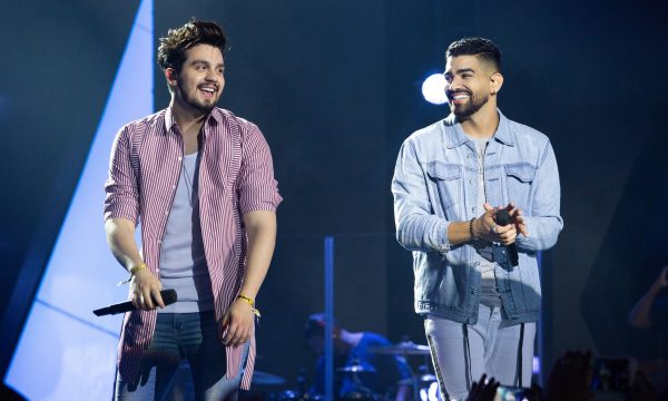AMEI! Dilsinho e Luan Santana lançam clipe da ótima parceria ‘Santo Forte’; vem assistir!