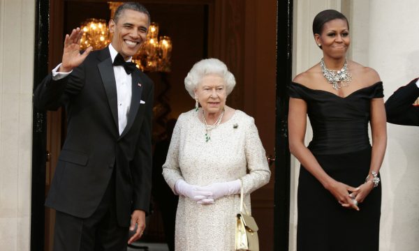 Michelle Obama surpreende ao revelar reação de rainha Elizabeth sobre o protocolo real