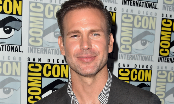 Socorro! Astro de ‘The Vampire Diaries’, Matthew Davis se casa com namorada três horas após fazer o pedido; veja fotos
