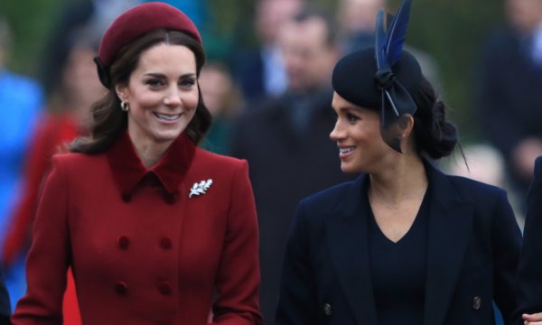 Em meio a boatos de briga, vídeo mostra gesto fofo de Meghan Markle com Kate Middleton em evento; assista