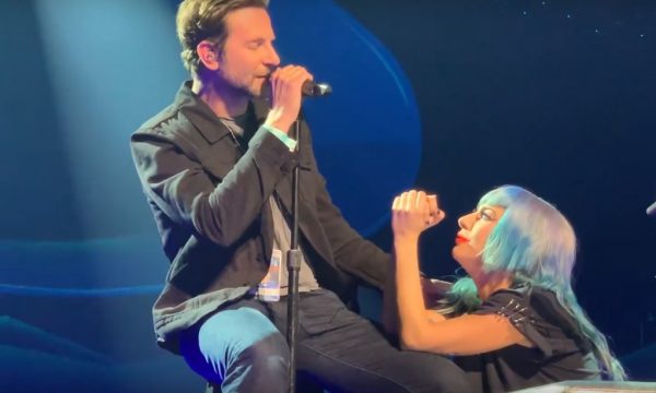 Lady Gaga e Bradley Cooper fazem primeira e LINDA performance ao vivo de “Shallow” em show; assista!