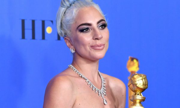 Homenagem! Vestido de Lady Gaga no “Globo de Ouro” tinha significado especial, aponta internautas