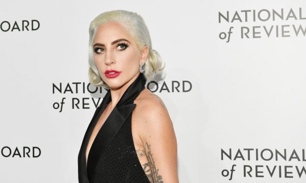 Lady Gaga revela razão (inspiradora) de não comparecer em nenhuma after party do Globo de Ouro após vitória