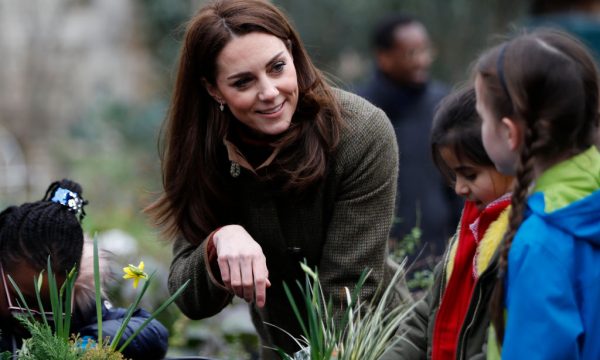 Garotinha faz pergunta sobre hábito alimentar da Rainha Elizabeth II e Kate Middleton surpreende com resposta