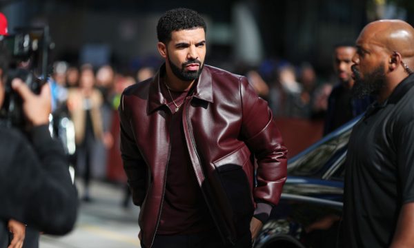 Drake recusa proposta milionária para se apresentar no Rock in Rio, diz colunista. Saiba o motivo!