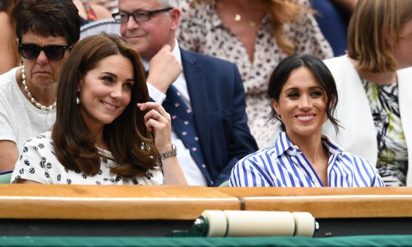 Ataques virtuais a Meghan Markle e Kate Middleton preocupam Palácio de Kensington, que reforça medidas, diz revista