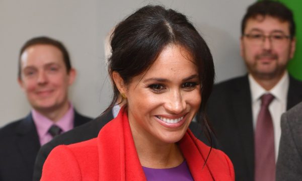Meghan Markle surpreende com mensagens inspiradoras em presente inusitado a prostitutas; veja