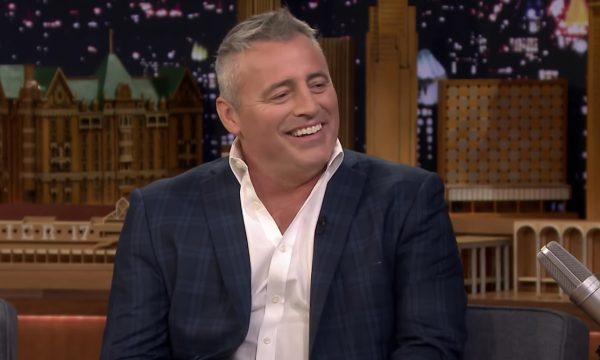 Matt LeBlanc revela por que não consegue mais assistir “Friends” e o que levou do set; assista