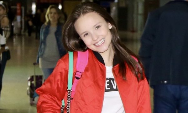 Larissa Manoela se joga no pop e lança a dançante “Desencosta”; vem ouvir!