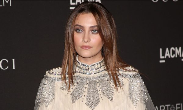 Paris Jackson esclarece notícias de que estaria em clínica de reabilitação: “Estou feliz e saudável”