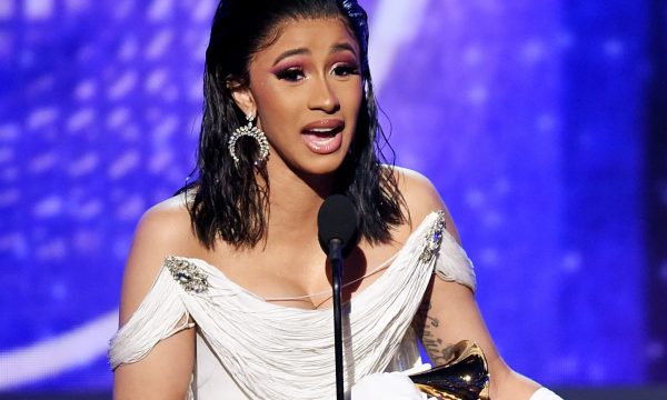 OMG! Cardi B desativa rede social após ataques à sua vitória no “Grammy 2019”; veja vídeo de desabafo!
